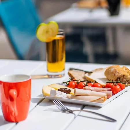 Ibis Styles Aeroport Arenas 3*