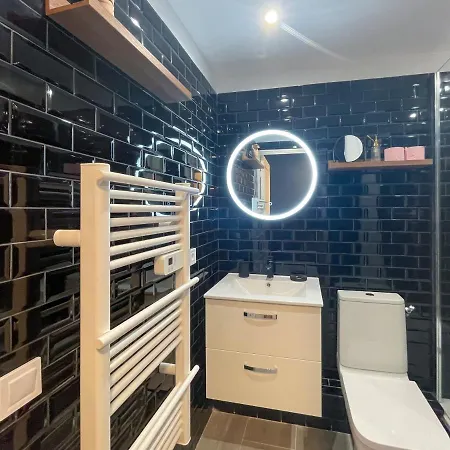 Bh - Victoria - Parking, Balcony, 2 People Apartment *