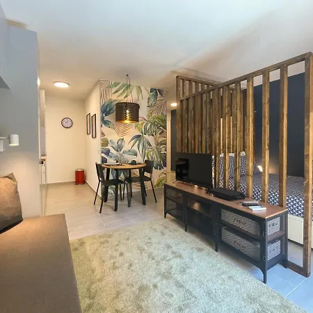 Bh - Victoria - Parking, Balcony, 2 People