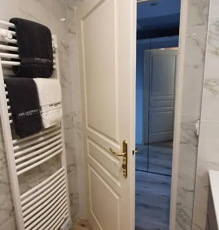 Apartment Lovely 1 Bedroom Vacation With Free Parking. Nice