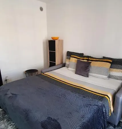 Lovely 1 Bedroom Vacation With Free Parking. Apartment