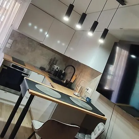 Lovely 1 Bedroom Vacation With Free Parking. Apartment