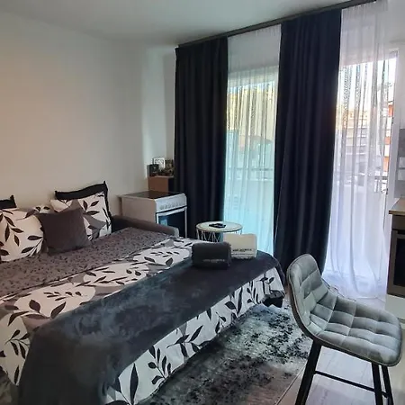 Lovely 1 Bedroom Vacation With Free Parking.