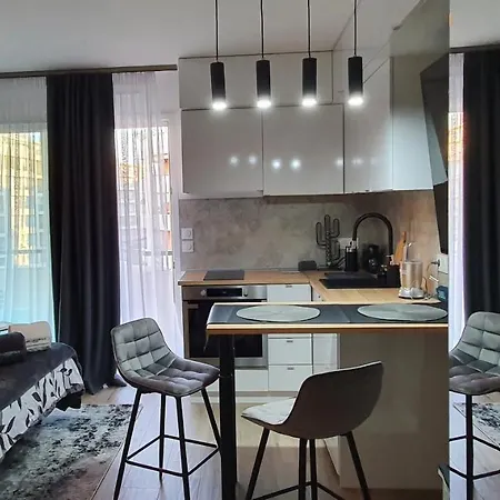Lovely 1 Bedroom Vacation With Free Parking.