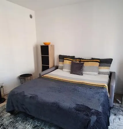 Lovely 1 Bedroom Vacation With Free Parking. * Nice