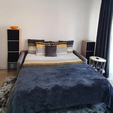 Lovely 1 Bedroom Vacation With Free Parking. Apartment