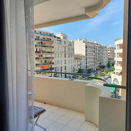 Lovely 1 Bedroom Vacation With Free Parking. Nice