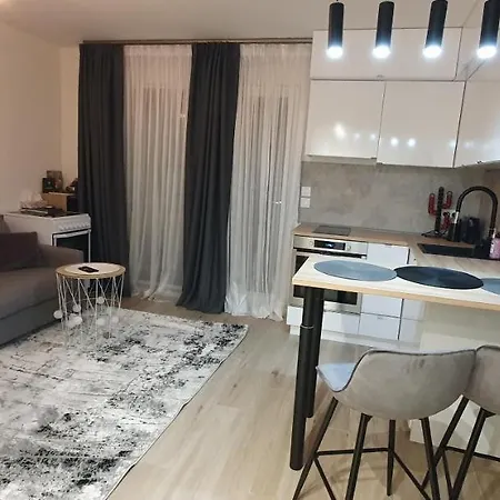 Lovely 1 Bedroom Vacation With Free Parking. Apartment