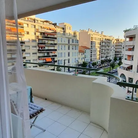 Lovely 1 Bedroom Vacation With Free Parking. Nice