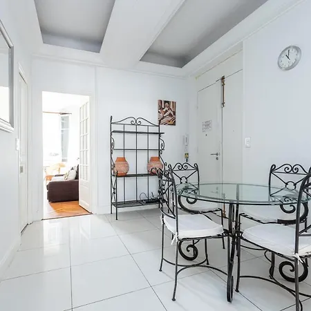 Wonderful And Bright Close To Everything Apartment Nice
