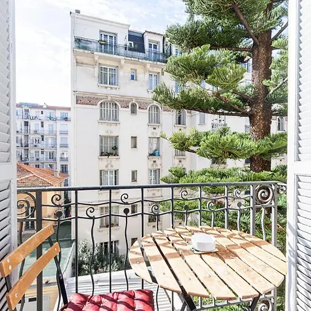 Wonderful And Bright Close To Everything Apartment
