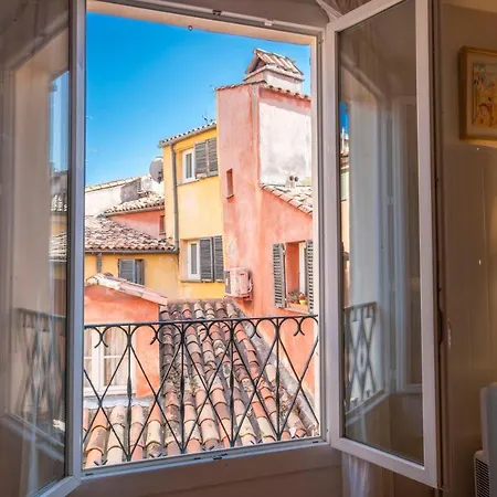 Spacious And Bright Flat Close To The : Heart Of Old 아파트 *
