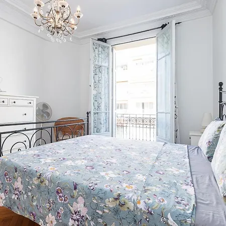 Wonderful And Bright Close To Everything Apartment