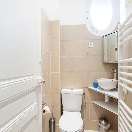 Wonderful And Bright Close To Everything Apartment Nice