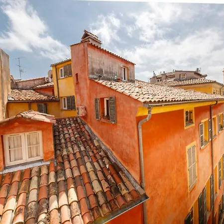 Spacious And Bright Flat Close To The : Heart Of Old