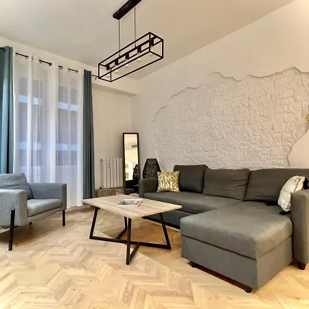 Apartment Gorgeous 2 Bedrooms Apt Great Kitchen, Center Nice
