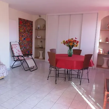 Nord 2 Pieces Calmes,wifi,clim,balcon,parking Nice