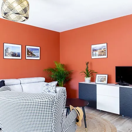 Appartement #4 Papon Parking Climatise Terrasse & Wifi 5mins A Pieds Du Vieux *