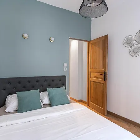 Gorgeous 2 Bedrooms Apt Great Kitchen, Center Nice