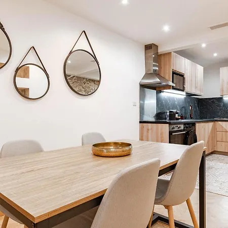 Gorgeous 2 Bedrooms Apt Great Kitchen, Center Apartment Nice