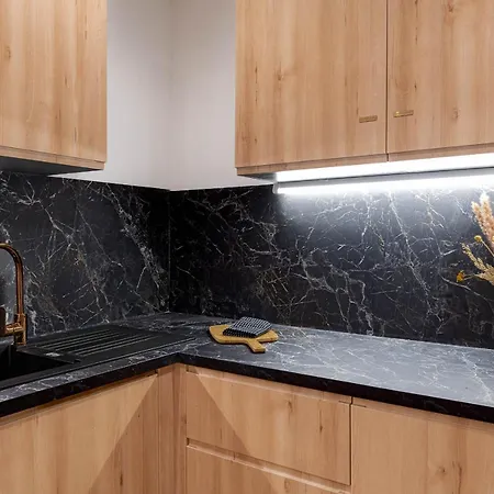 Gorgeous 2 Bedrooms Apt Great Kitchen, Center Apartment Nice