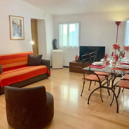 Lägenhet Very Cosy Flat In Heart Of Old Town Of Near *