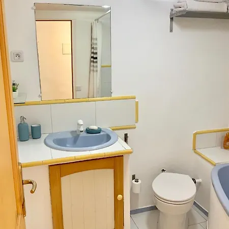 Very Cosy Flat In Heart Of Old Town Of Near Lägenhet