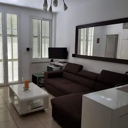 Apartment & Les Cypres *