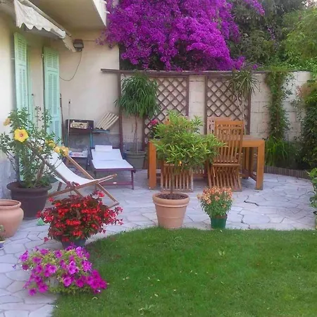 Provencal House, Sea Side, Private Parking Holiday home