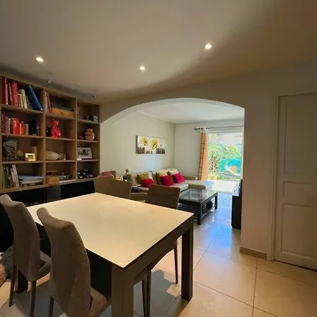 Provencal House, Sea Side, Private Parking Holiday home