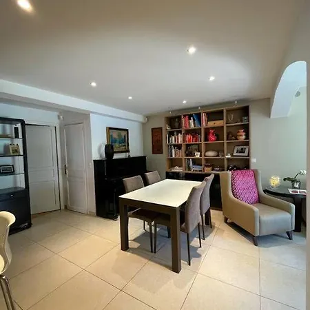 Provencal House, Sea Side, Private Parking *