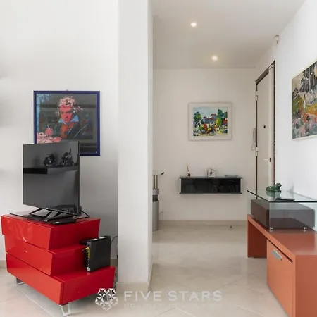 Apartment Flora Five Stars House *