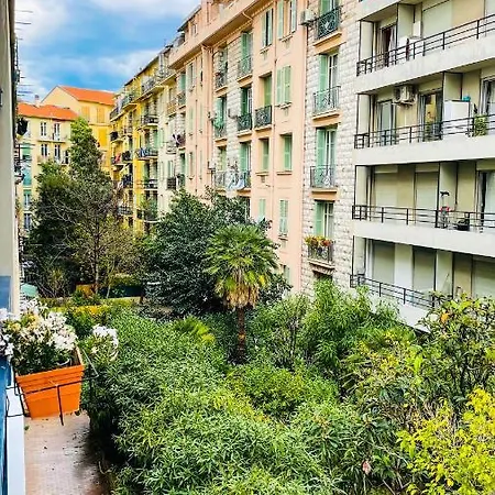 Elegant, Spacious, Central Apartamento *
