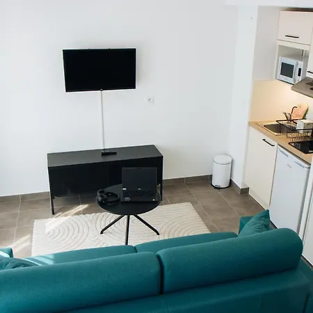Twenty Business Flats Angely * Niza