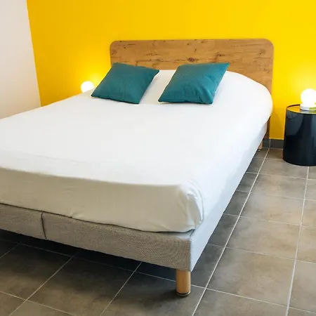 Apartahotel Twenty Business Flats Angely Niza