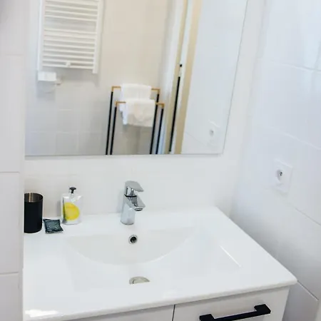 Twenty Business Flats Angely Apartahotel