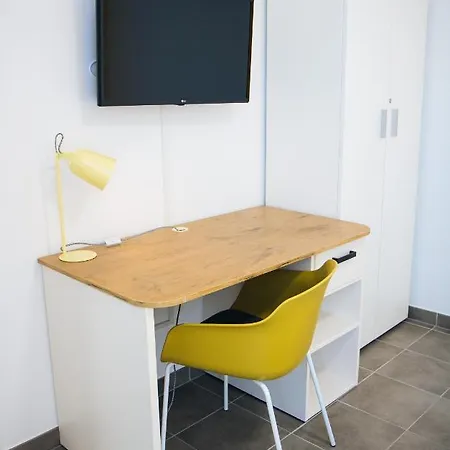 Twenty Business Flats Angely Apartahotel Niza