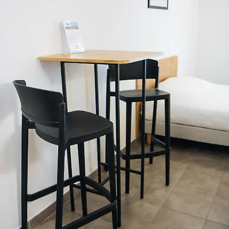 Twenty Business Flats Angely Niza