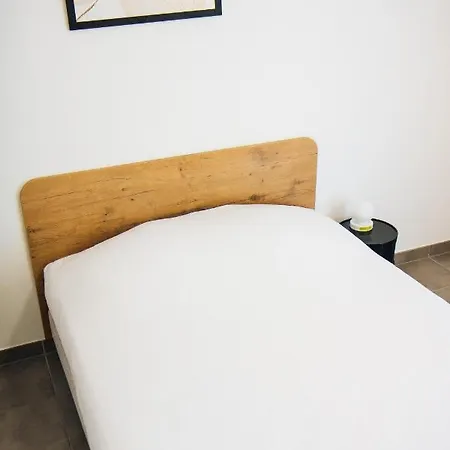 Twenty Business Flats Angely Apartahotel Niza