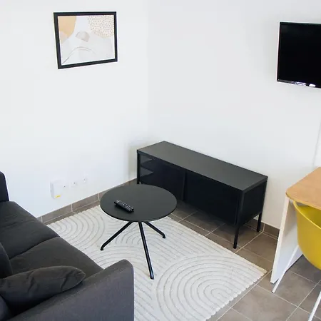 Twenty Business Flats Angely Apartahotel *