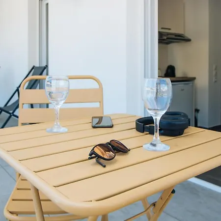 Twenty Business Flats Angely Niza