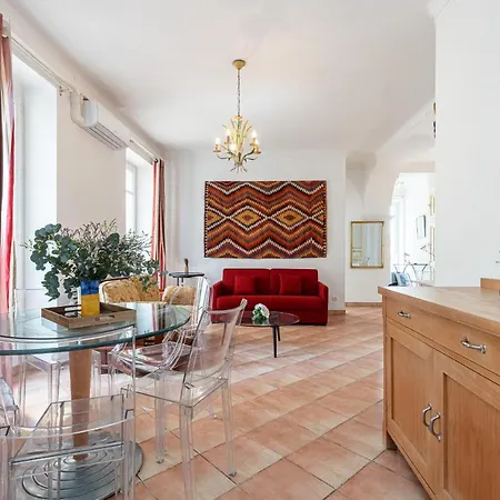Large 2 Bdr Downtown - Ac & Terrace Nice