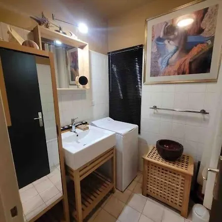 Vieux Vibrant Apartment *