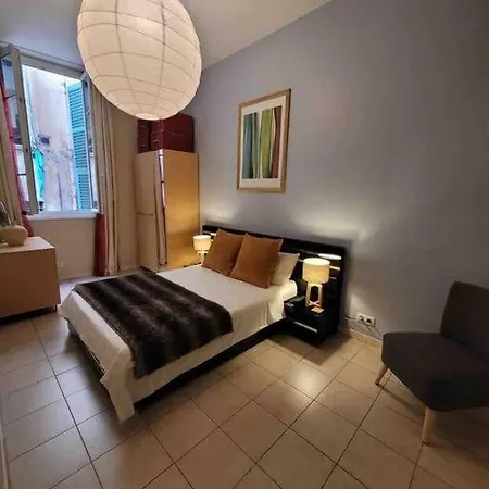 Vieux Vibrant Apartment Nice