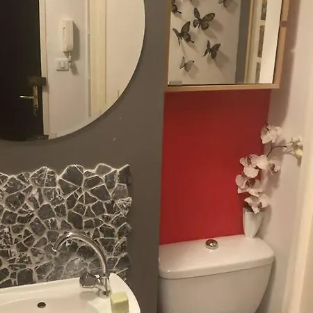 Vieux Vibrant Apartment *