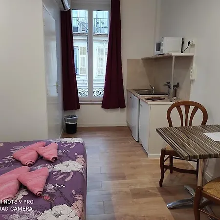 אכסניה Lyonnais ניס