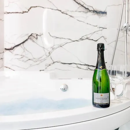 Renting - France - Luxury Palace Jacuzzi - Few Meters From Sea Lägenhet *