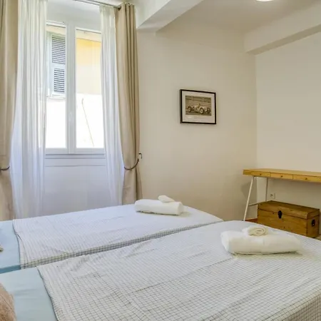 Apartment Typique - 2 Bedrooms,typical Apartment-old Town Nice
