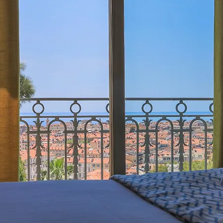 Petit Palais Hotel 4*
