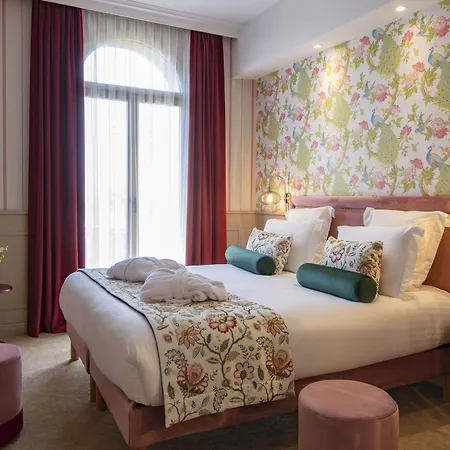 Petit Palais Hotel 4*